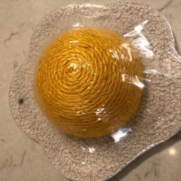 Egg Cat Scratcher - Picture 3 of 3